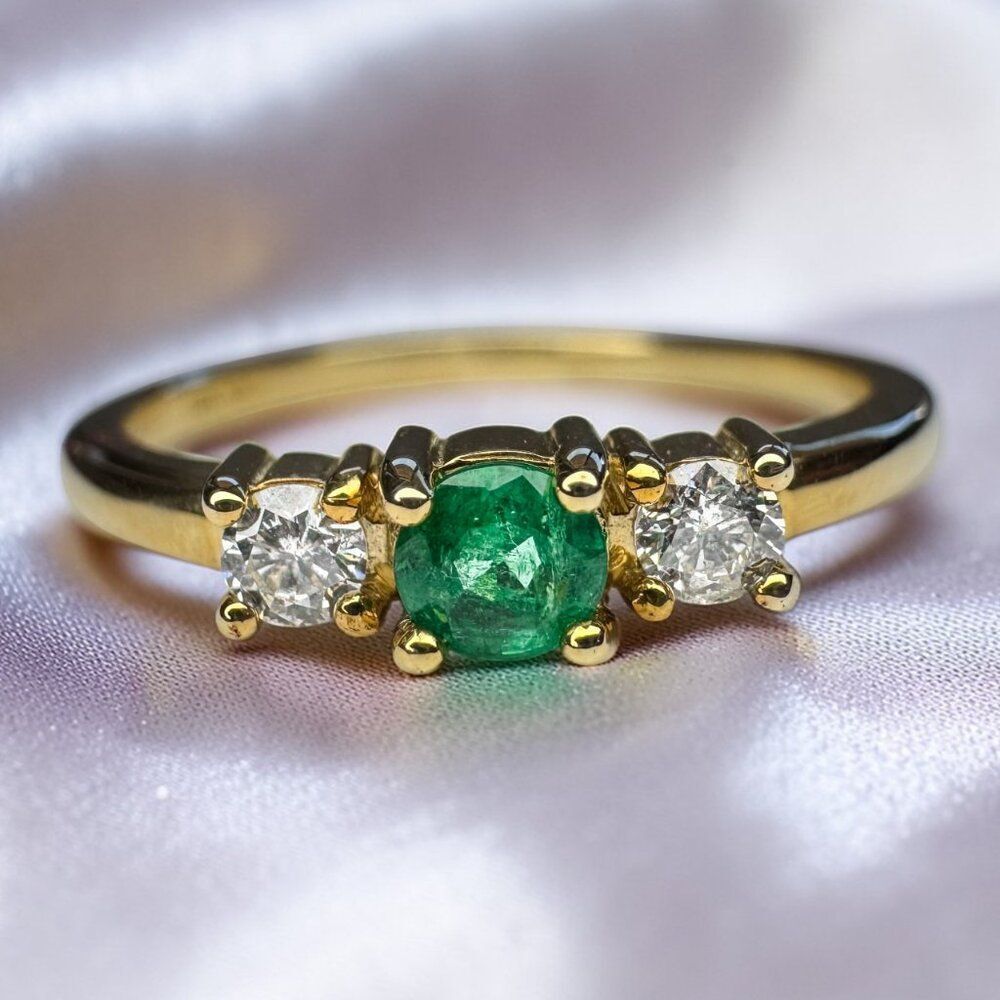 ESTATE- 10K Gold- Natural Emerald & Diamond Ring- Three Stone 1/4ct-Size 8 -2.2g